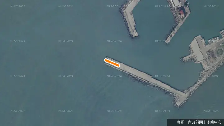 東港鹽埔漁港政府公告垂釣範圍示意圖（航照上的橘色實線，以官方公告為準）
